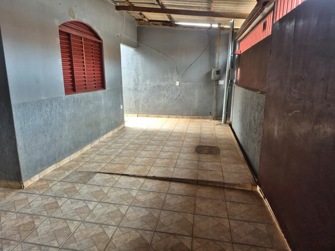  Excelente casa térrea com laje, ótima localização , composta de 02 quartos send...