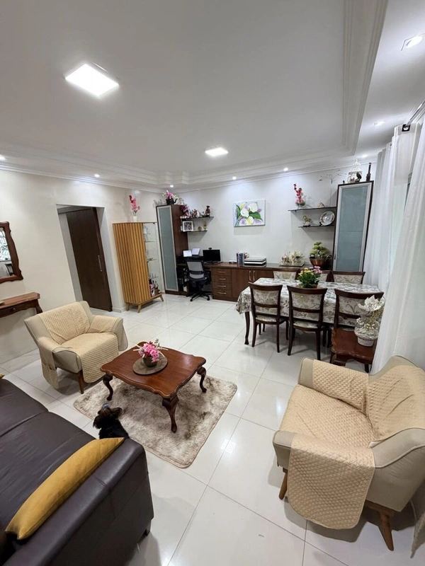 Casa térrea à venda ? QE 13, Guará II | Lote de esquina | Terreno de quase 400 m...