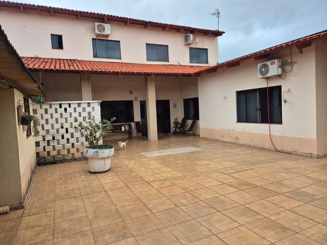 Casa/Sobrado à VendaValor: R$ 670.000,00Imóvel amplo, ideal para famílias grande...