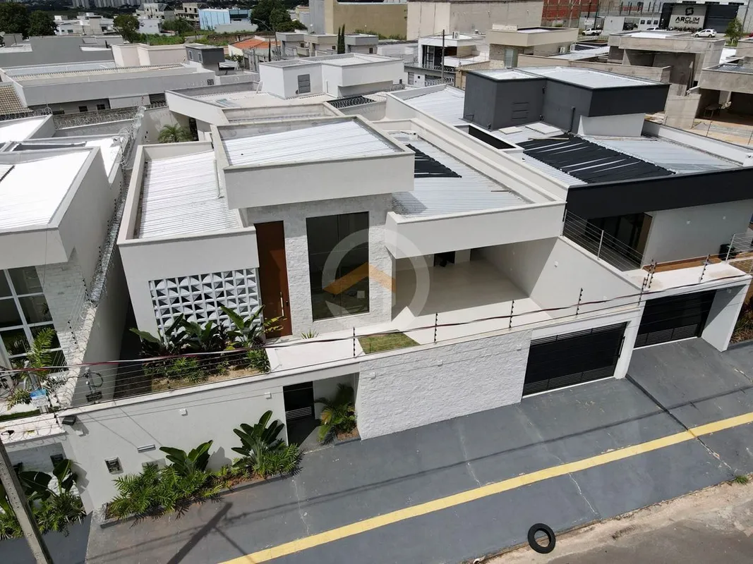 Casa térrea de alto padrão à venda no Setor 3 Marias, com 161 m² de área constru...