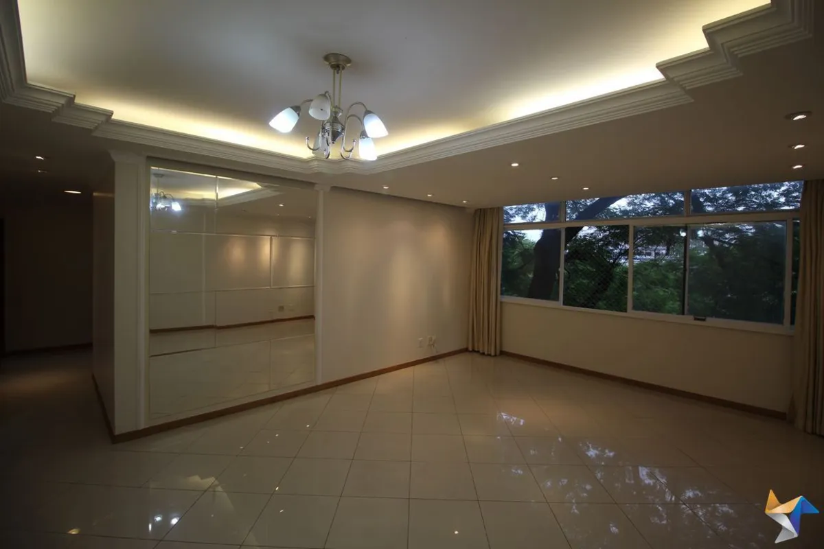 Apartamento na SQS 214, vazado, vista livre, 4º andar, 3 quartos sendo 1 suíteLi...