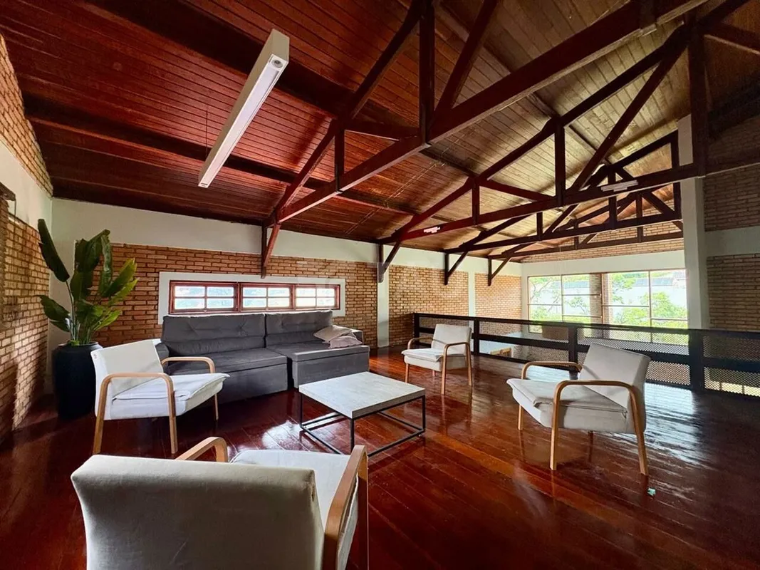 Sobrado Rústico para Escritório, Embaixada ou Residencial.Imóvel composto por: P...