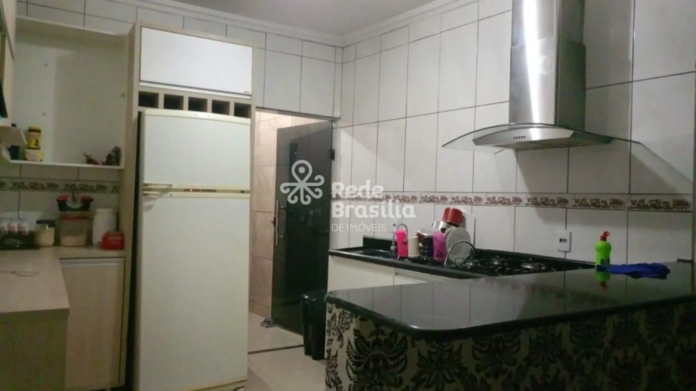 Excelente casa em condomínio com 120m² de área privativa bem distribuídos compos...
