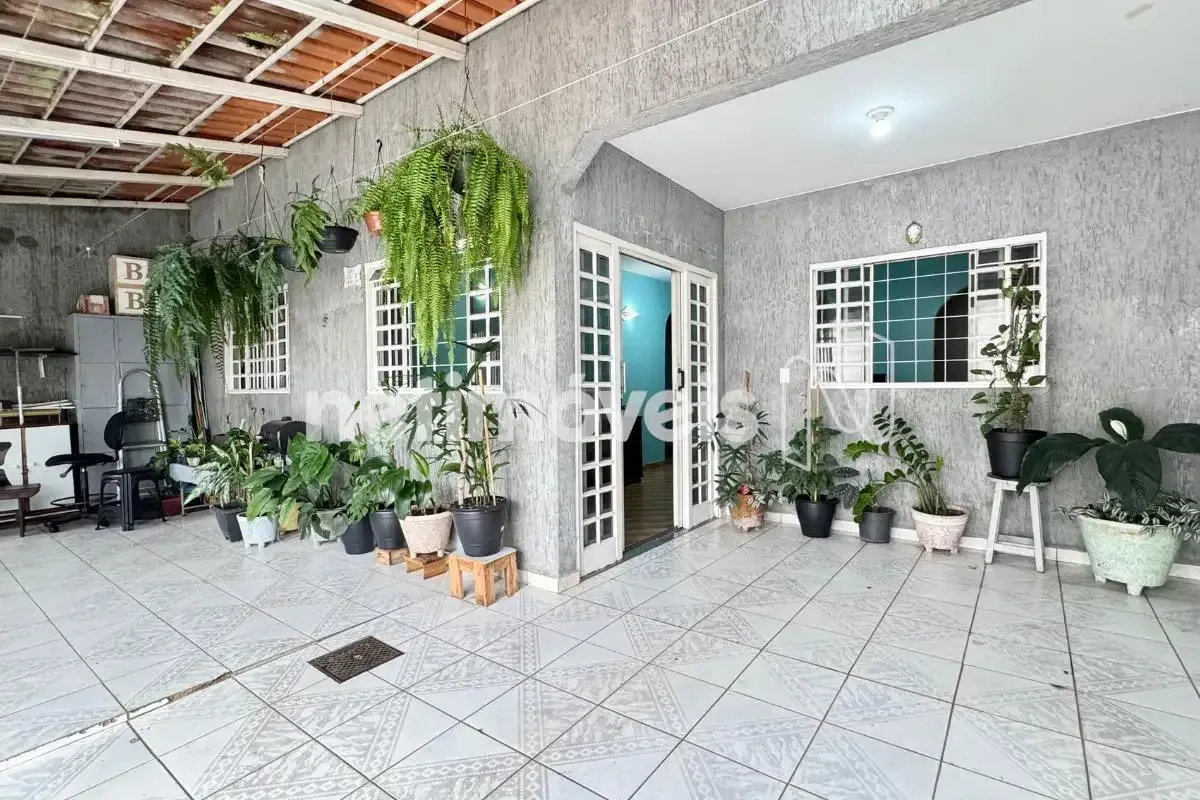 Casa Ampla e Iluminada à Venda – Candangolândia Excelente oportunidade para quem...