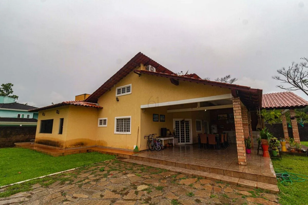 OPORTUNIDADE IMPERDÍVEL!Casa Térrea Espaçosa com 238m² em Lote de 2.500m²Esta ca...