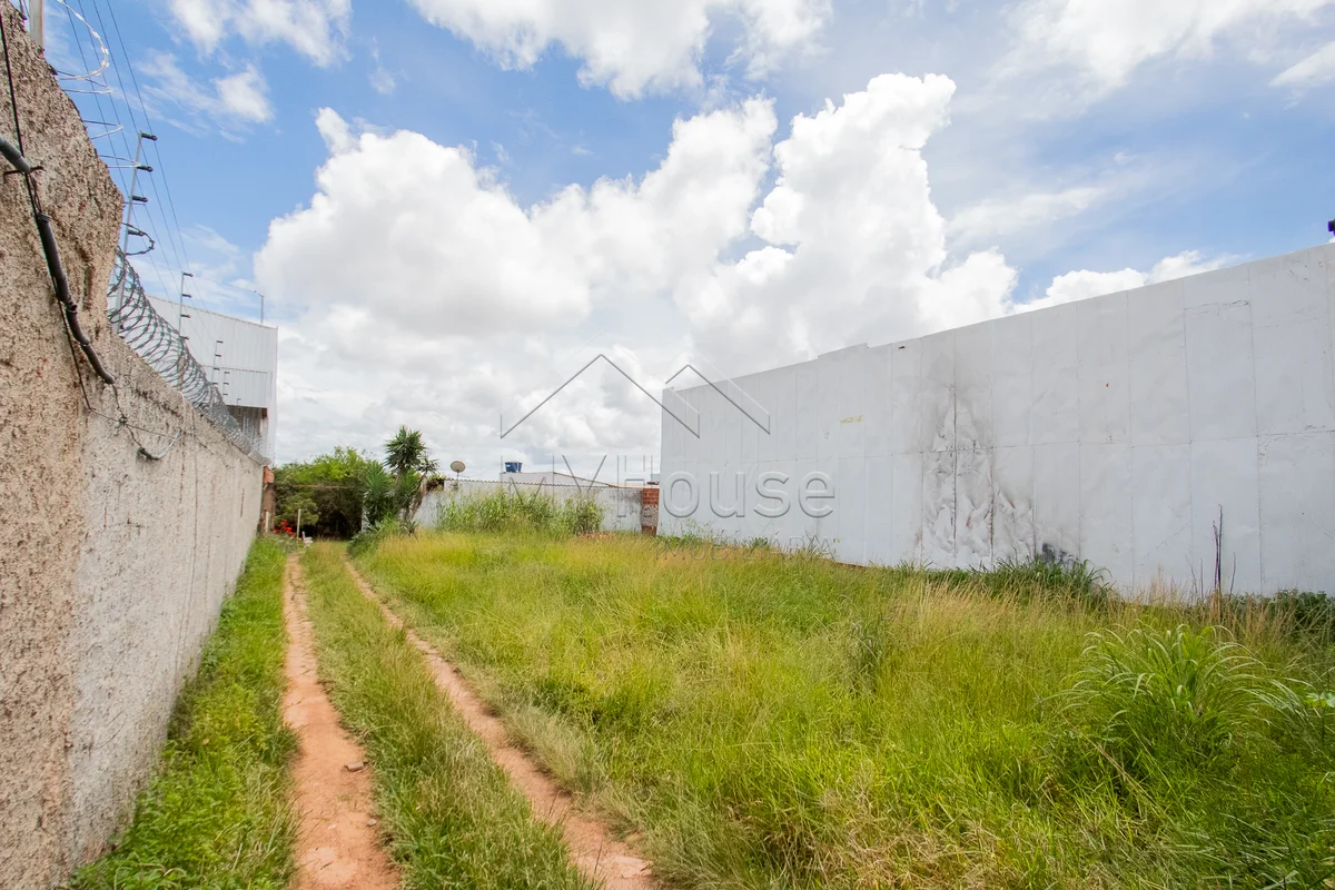 Lote comercial e residencial, de 1.275m2, em frente a AV Central – ADE Águas Cla...