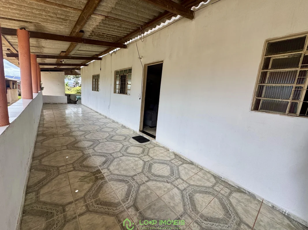 LOOP IMÓVEIS VENDE:Casa, localizada no setor de mansões, aconchegante e espaçosa...
