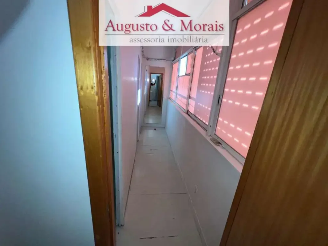 Vendo sala no 6º Andar no Shopping Conjunto NacionalImóvel está desocupado.Visit...