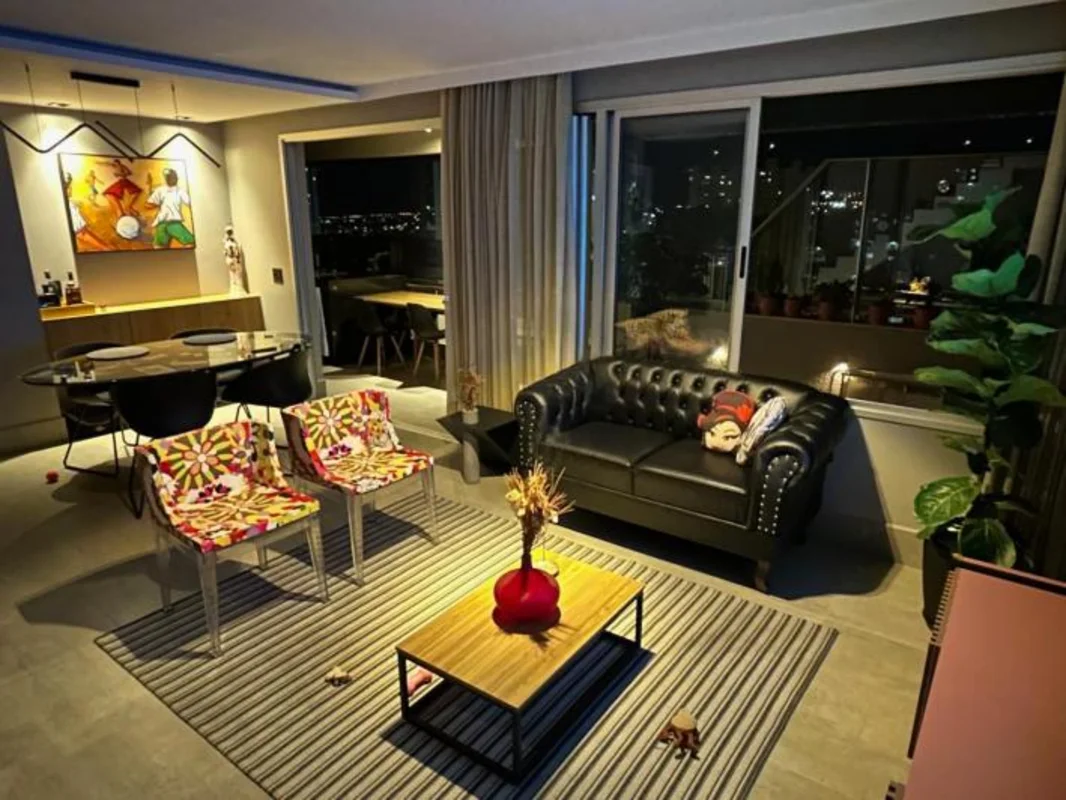 Cobertura duplex de alto padrão no coração de Águas Claras.Se você procura espaç...