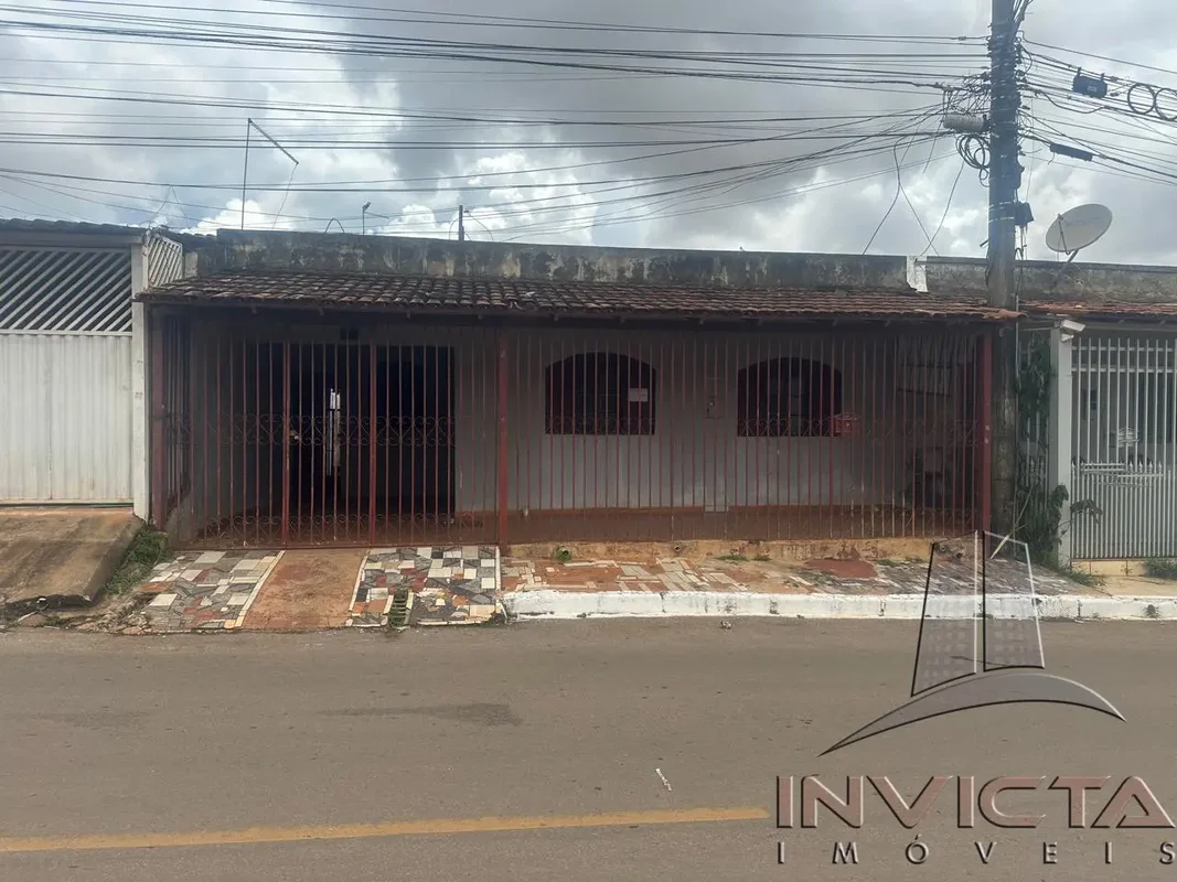 OPORTUNIDADE: Venda de um lote com duas casas, sendo uma de 2 quartos, banheiro ...