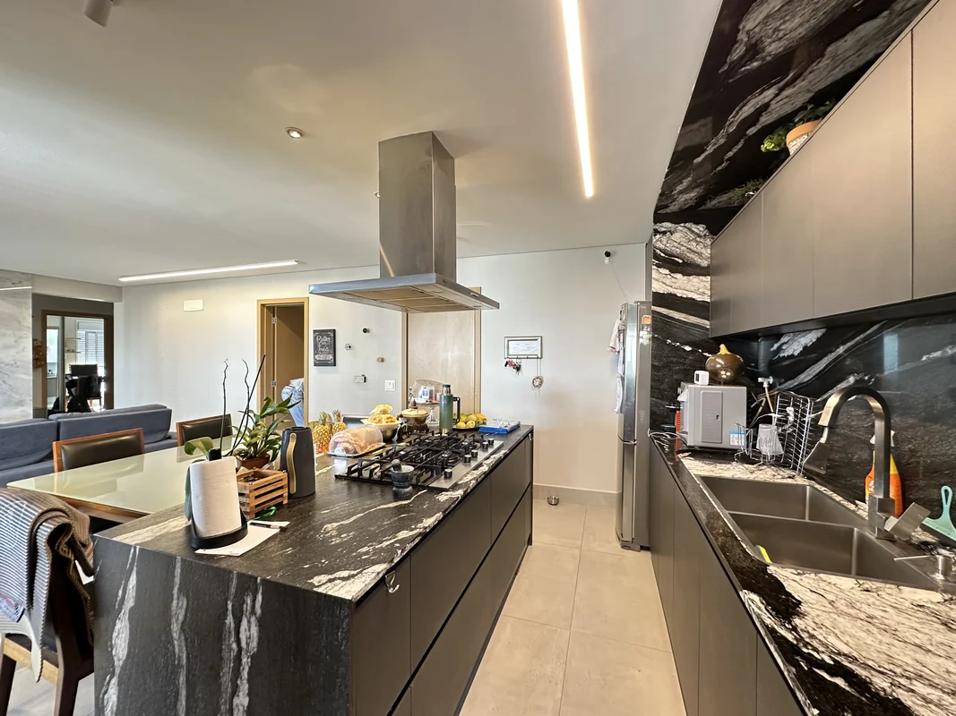 Conheça este magnífico apartamento no coração de Goiânia, na Avenida PL 03, no b...