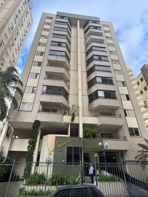 HENRIQUE: 9 8 1 9 8-4 2 4 0 (whatsapp) Apartamento no 4º andar na Rua 31, Ed. Mo...