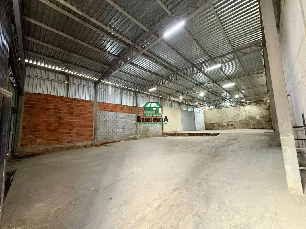 Galpão Nova Vila Jaiara- Área total 360m²- 12m x 30m- Ótima Localização- Avenida...