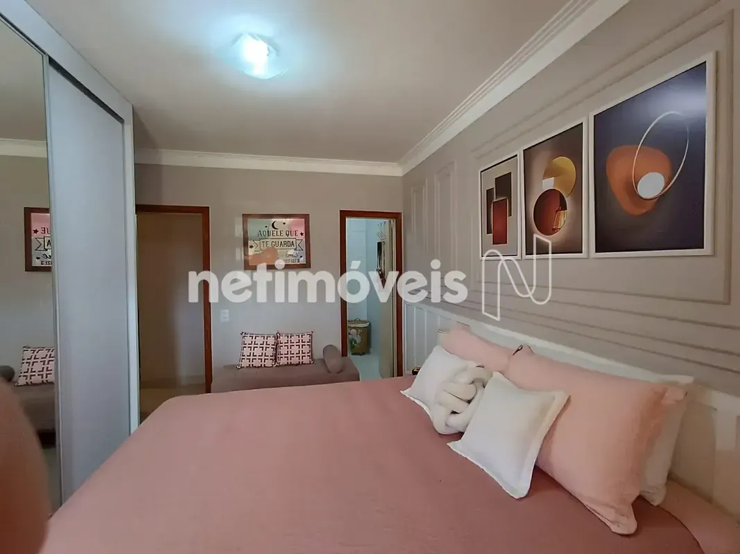 Casa composta por; São 4 quartos, sendo 1 suíte, com área construída de 300m², q...