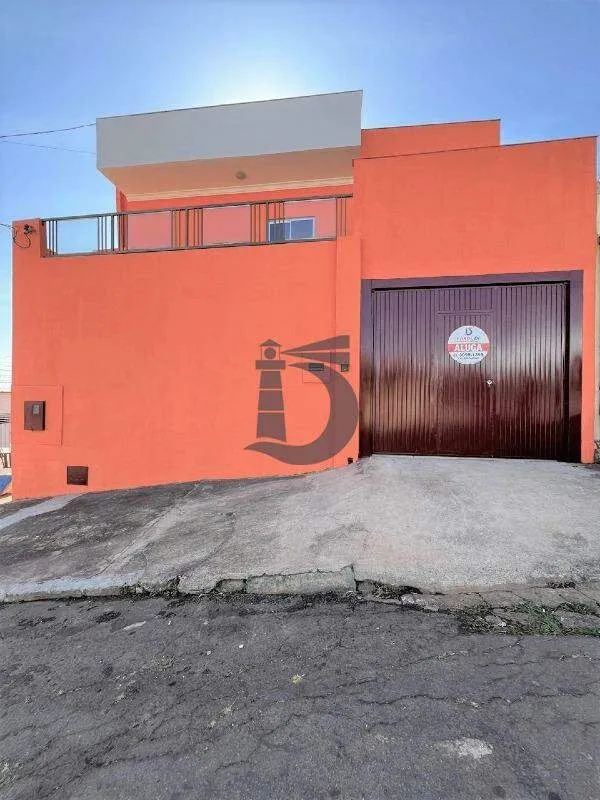 Sobrado de esquina com aprox. 160m² de construção, sendo: Térreo: 01 quarto, ban...
