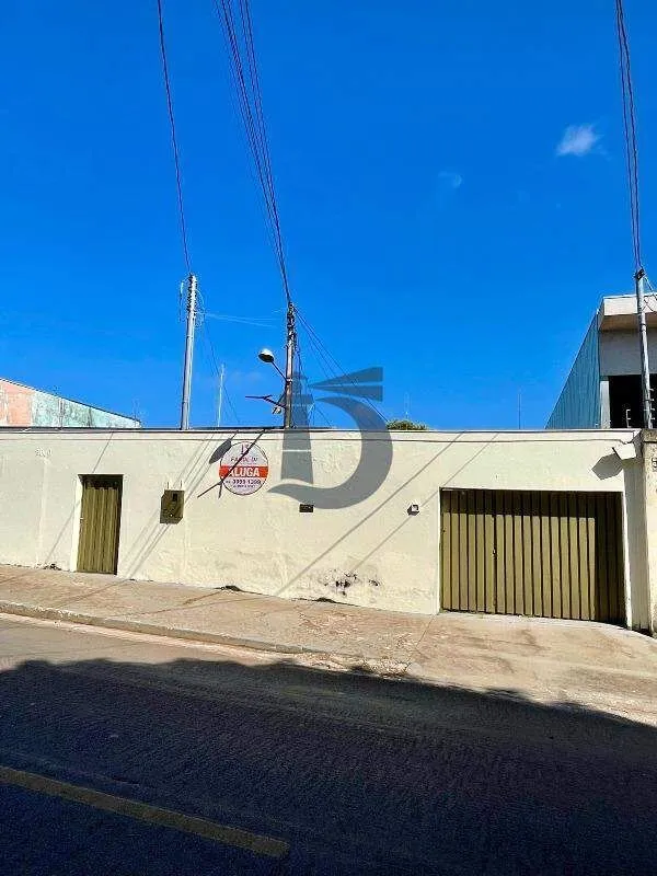 Casa para locação comercial ou residencial com aprox. 180m² de área construída e...