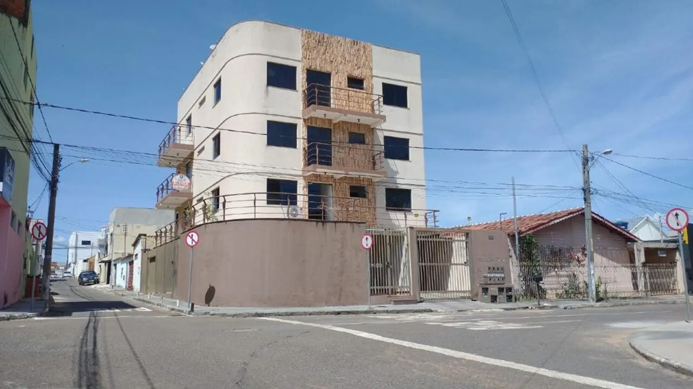 Apartamento no 3º andar com aproximadamente 54m², contendo: 02 Quartos, Sala, Co...