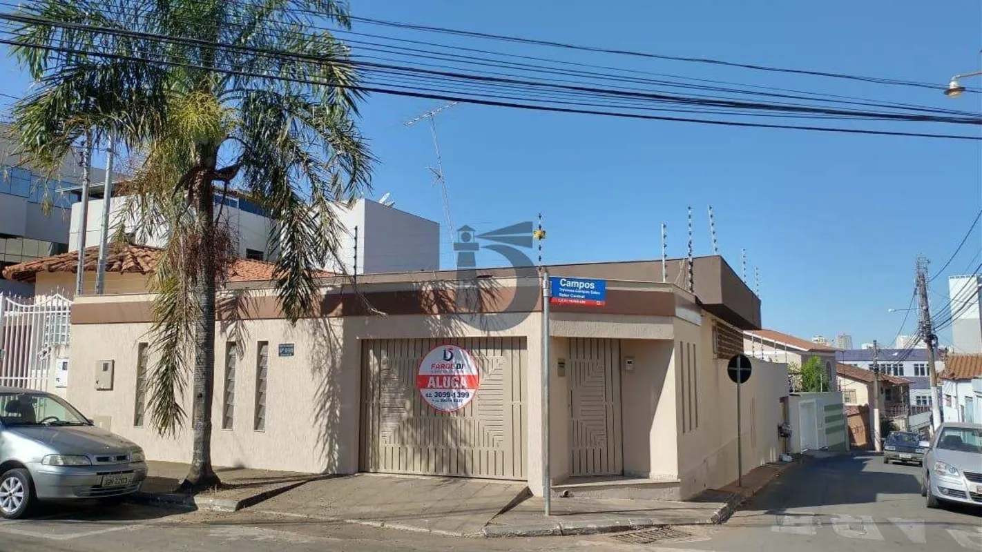 Casa Residencial ou comercial com aproximadamente 210 mts², contendo: 03 dormitó...