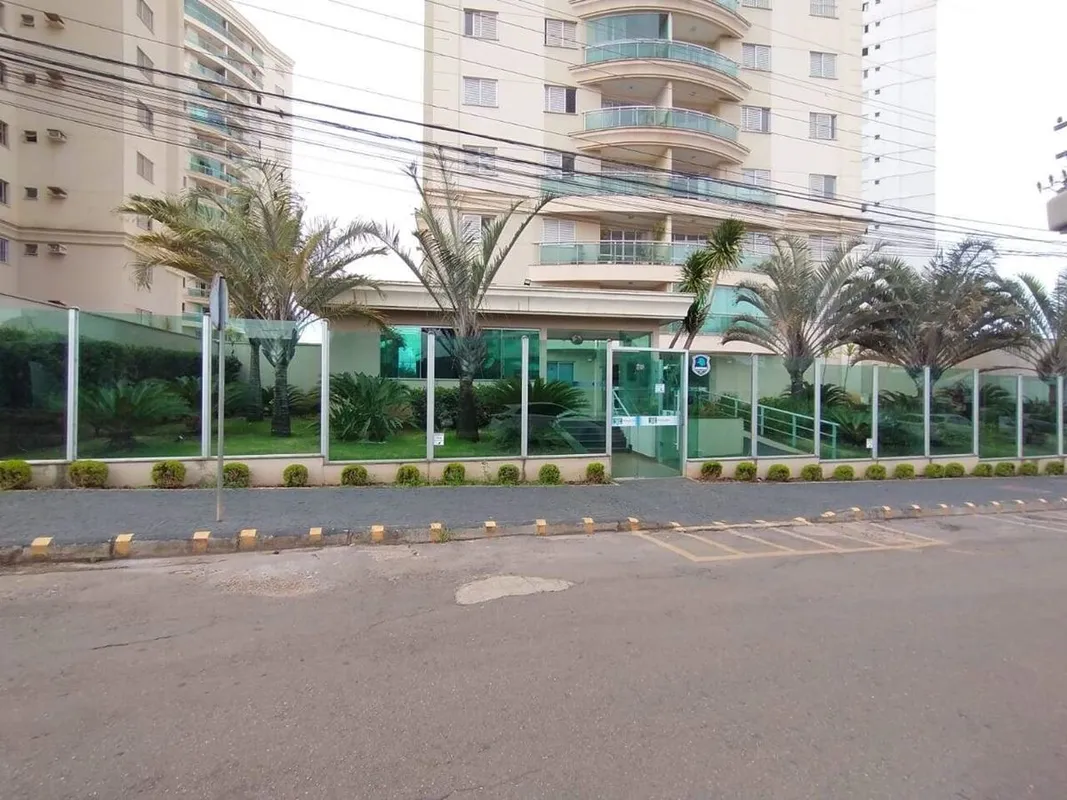 Apartamento no 8º com aproximadamente 80mt² de área construída, contendo: 3 dorm...