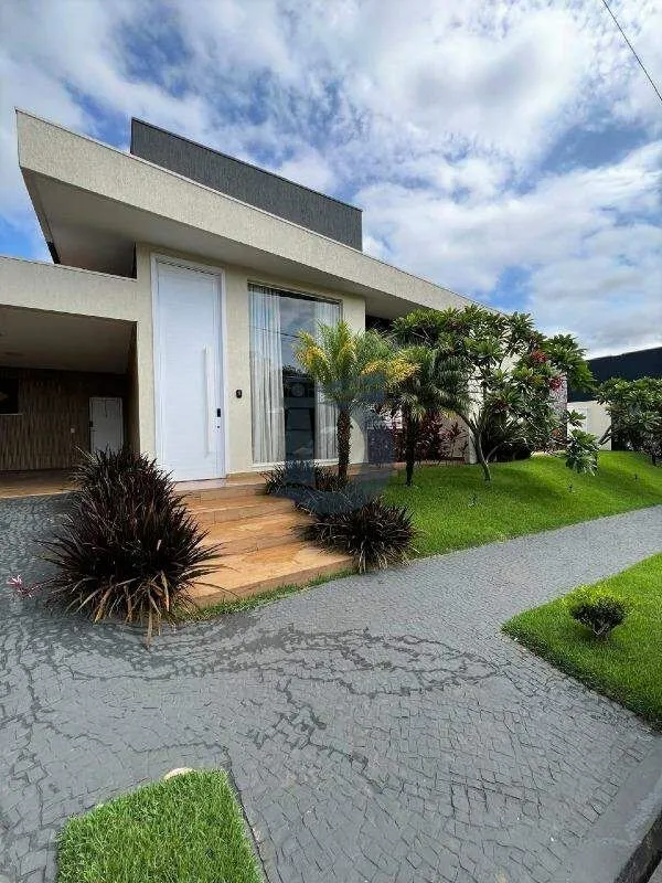 Casa de alto padrão em Condomínio Grand Trianon com aprox. 420m² de área constru...