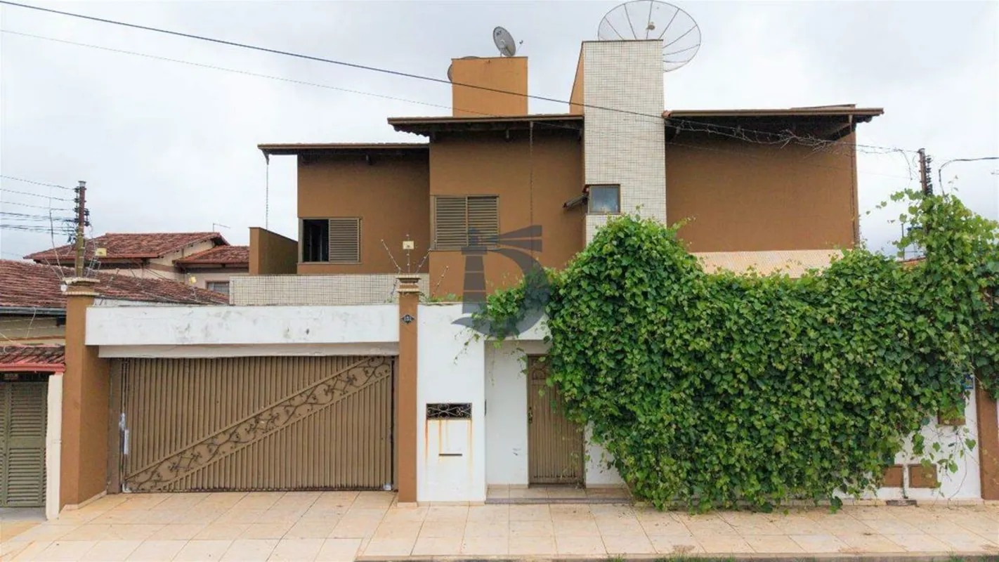 Sobrado Residencial/Comercial para Venda com aprox. 500m² de área total sendo 82...