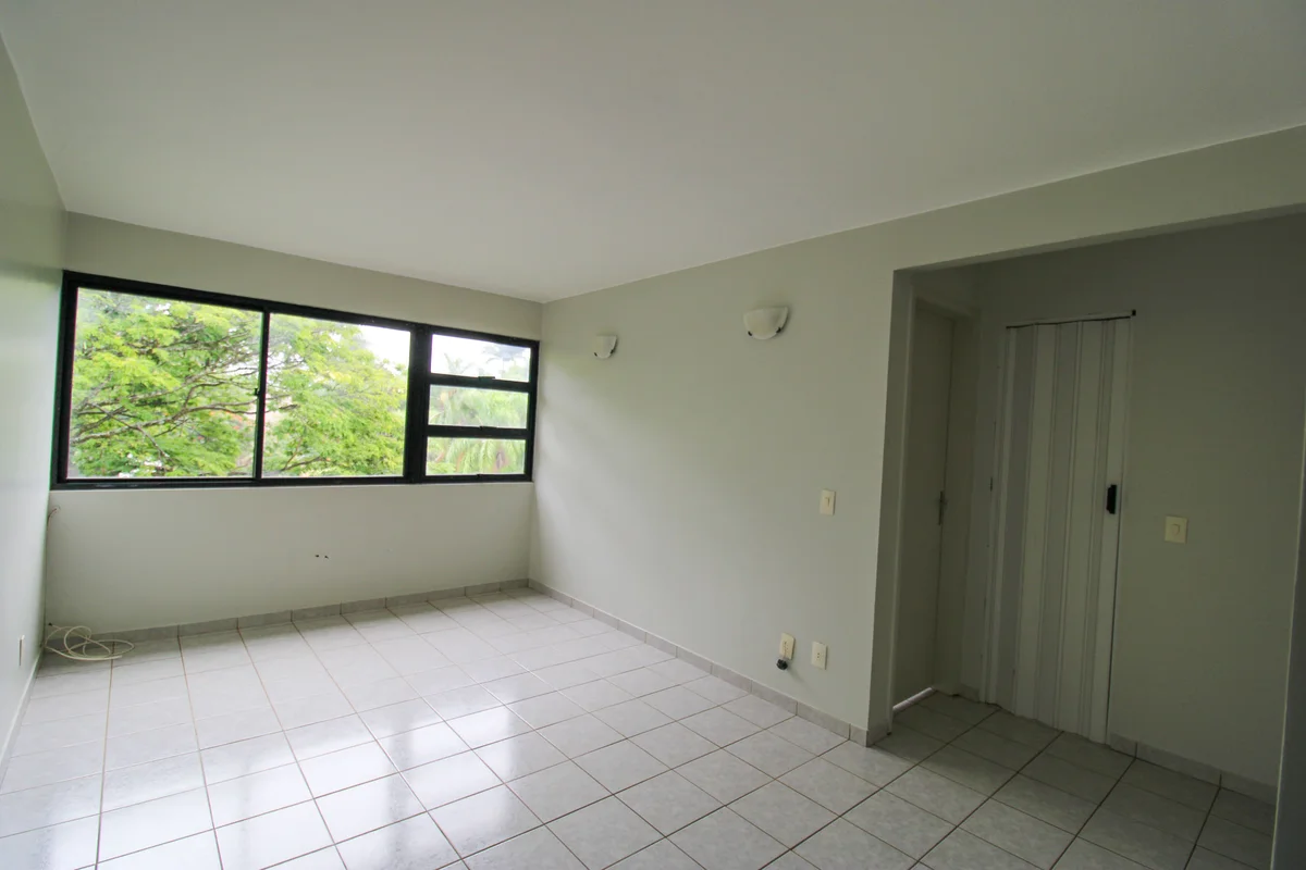 SQN 410 Bloco H - 02 Quartos, vazado, andar alto com vista livre, 44m²– Asa Nort...