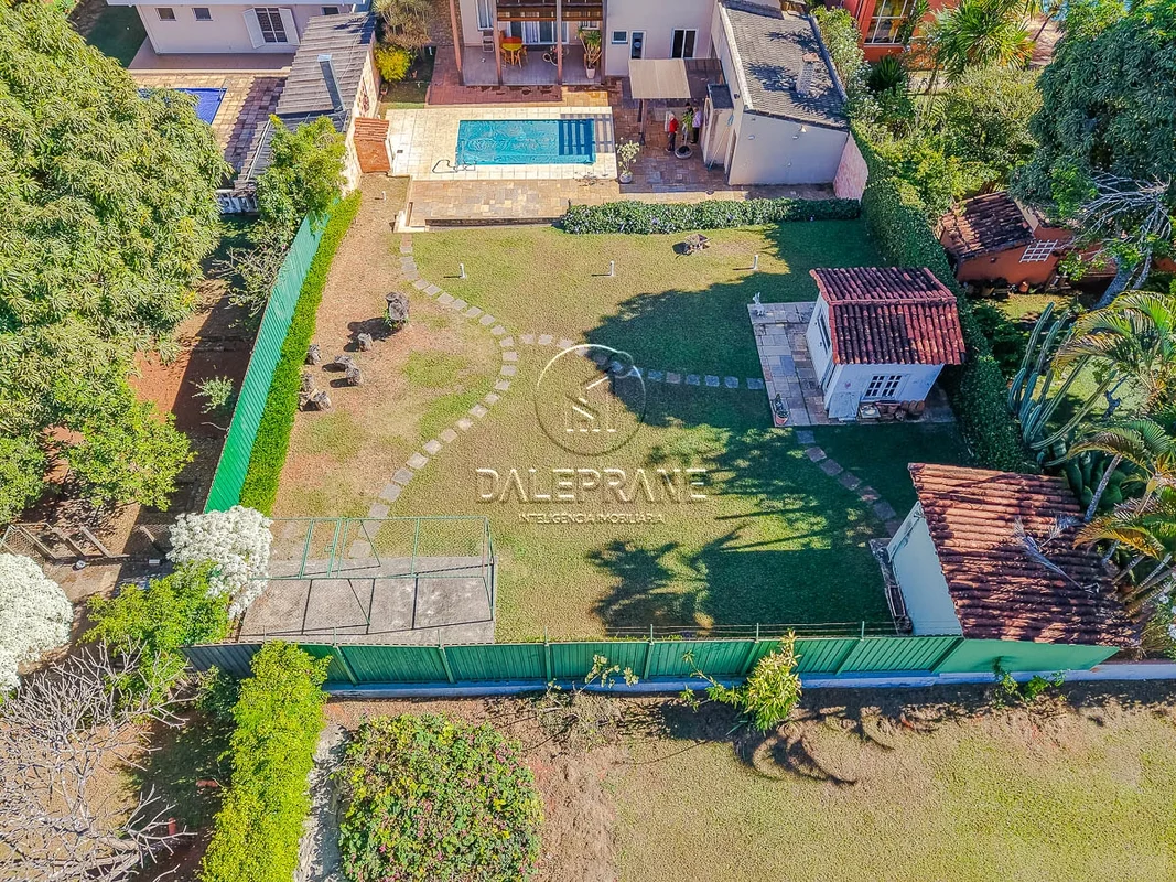 Imagine morar em uma casa espaçosa e moderna no coração do Lago Sul, uma das reg...