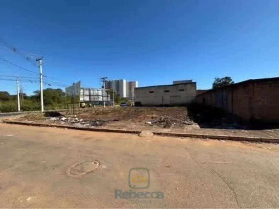 ??? Lote de Esquina – Oportunidade Imperdível em Goiânia!Excelente área de 766 m...