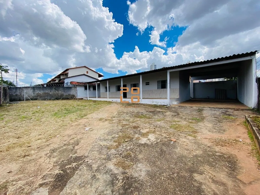 Casa para alugar no Setor Leste Universitário, com 100 m².O imóvel possui varand...