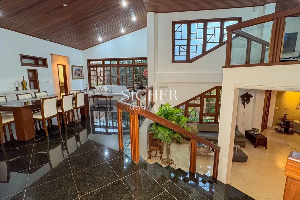 Casa com vista para o lago no Lago Sul, ao lado da Ponte JK | 4 suítes | 675 m²C...
