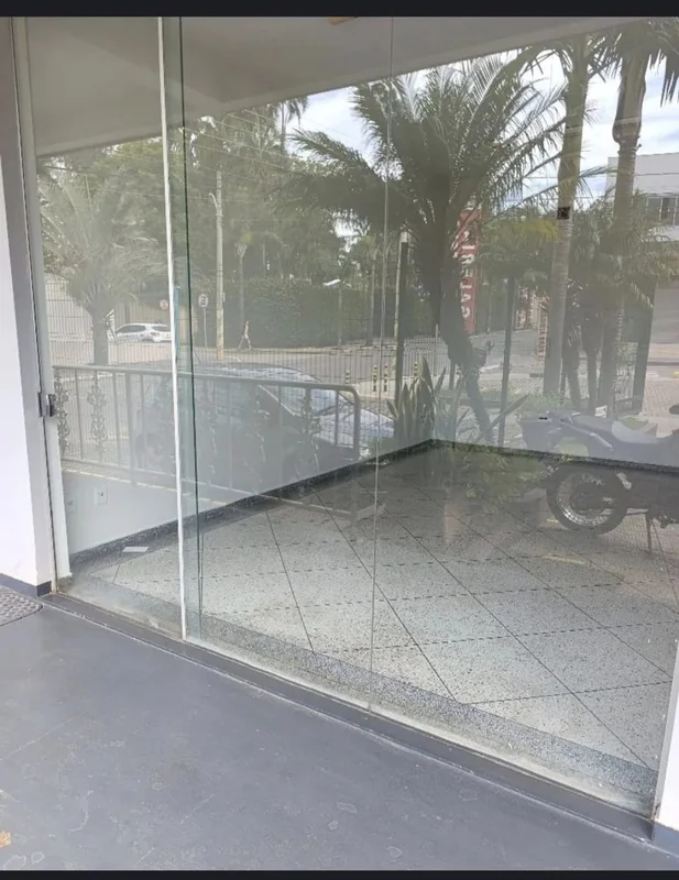 Alugo salas comercias na sua Galeria via Portela, na av engenheiro portela, Anáp...