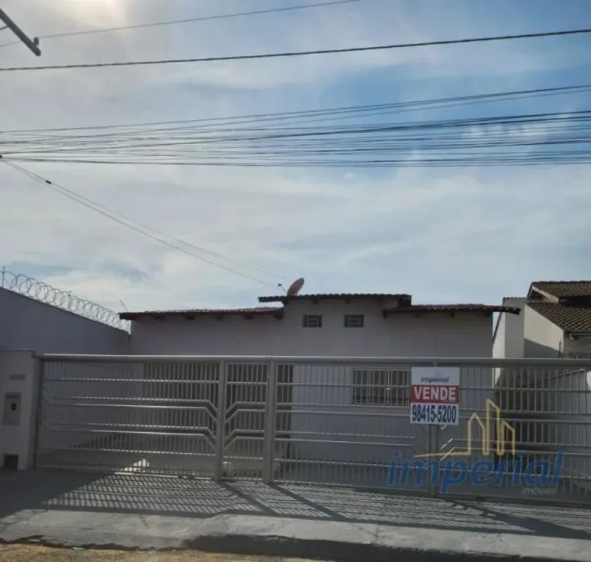 3 quartos sendo 1 suíte, sala, copa-cozinha, banheiro social, despensa, banheiro...