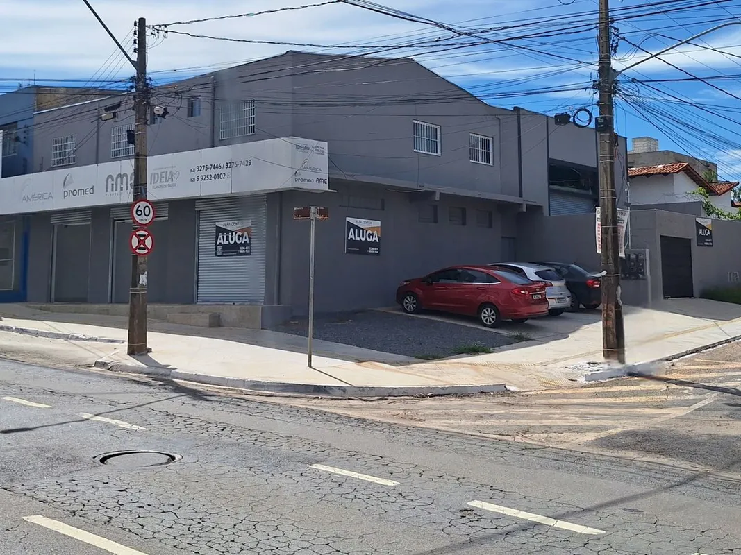 Conjunto comercial novo c/ 02 Lojas, 01 Sobreloja e 01 GalpÃ£o, esquina da Av. T...