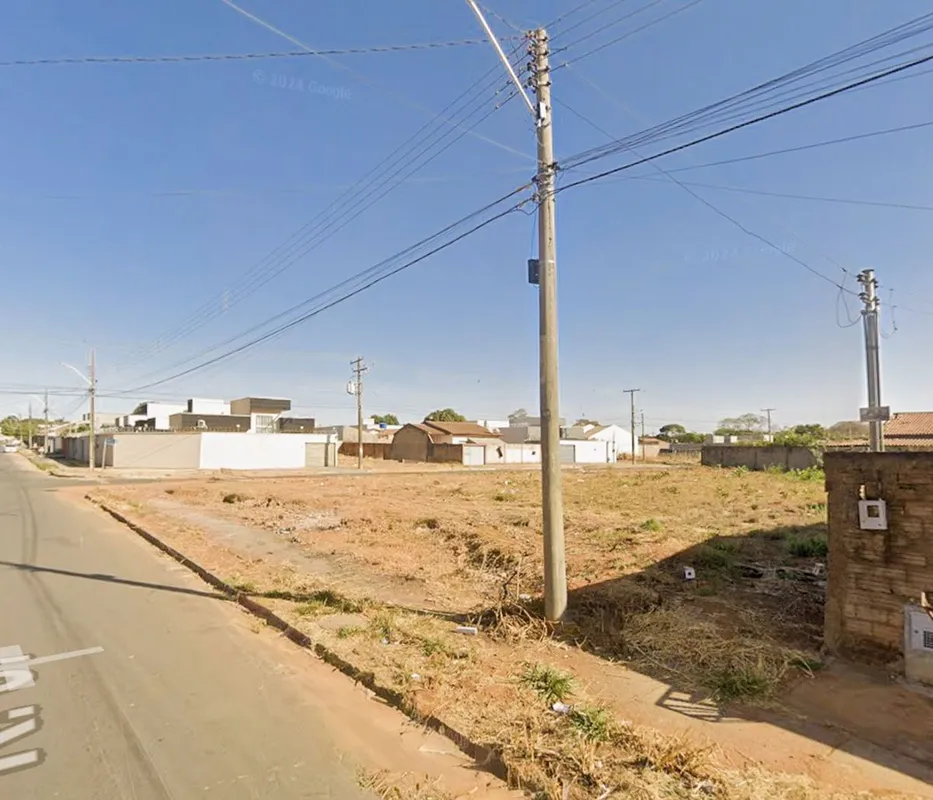 Terreno com 403 mÂ², lote de esquina, plano e sem Ã¡rvores, localizado em regiÃ£...