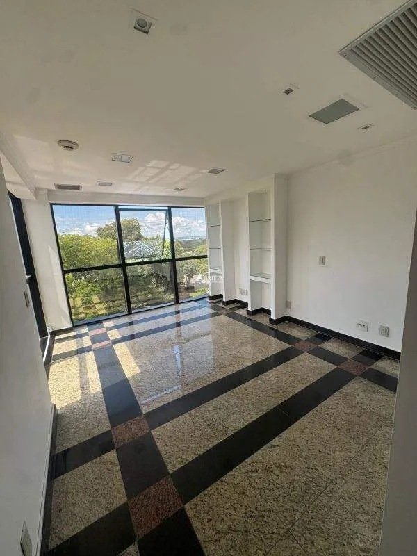 Oportunidade na Asa Sul - Sala Comercial à VendaSala com 44m² no 5º andar do ren...