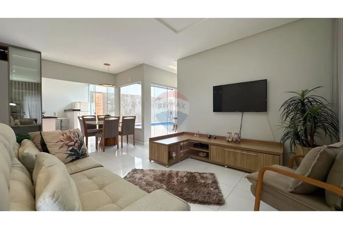 Casa com 3 Quartos, Suíte com Closet, Piscina e Churrasqueira | Res. Veneza Vice...