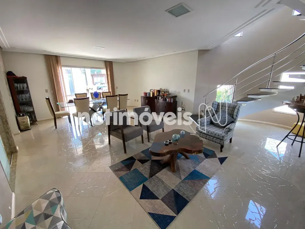  Casa de 390m², lote de 479m², 4 qtos, 2 suítes, hidromassagem, varanda O Condom...