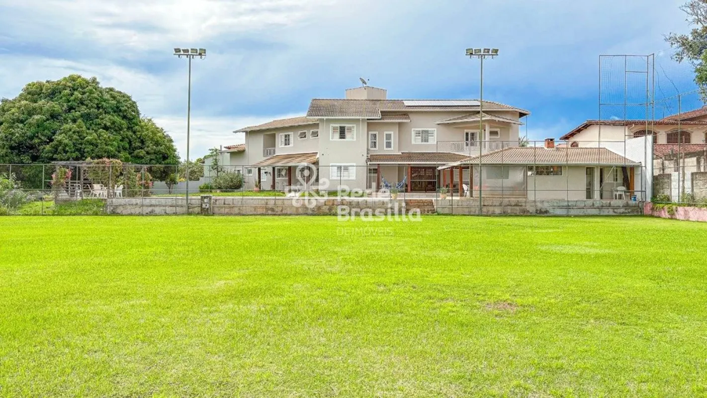 SHIN Qi 10, Lago Norte, Brasília, DFBela casa de 2 pavimentos, em estilo colonia...