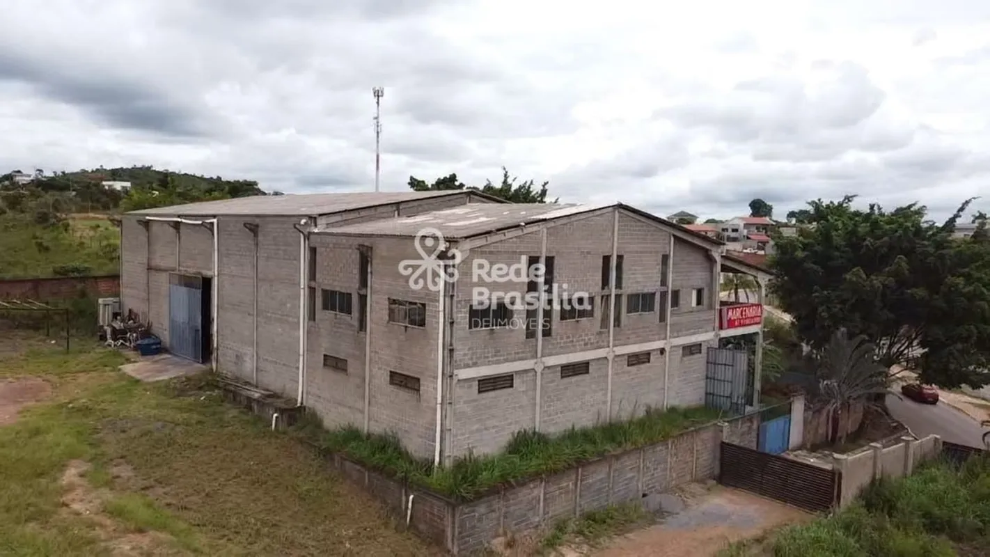 Excelente oportunidade para sua empresa!Galpão com 900m² de área construída (fec...