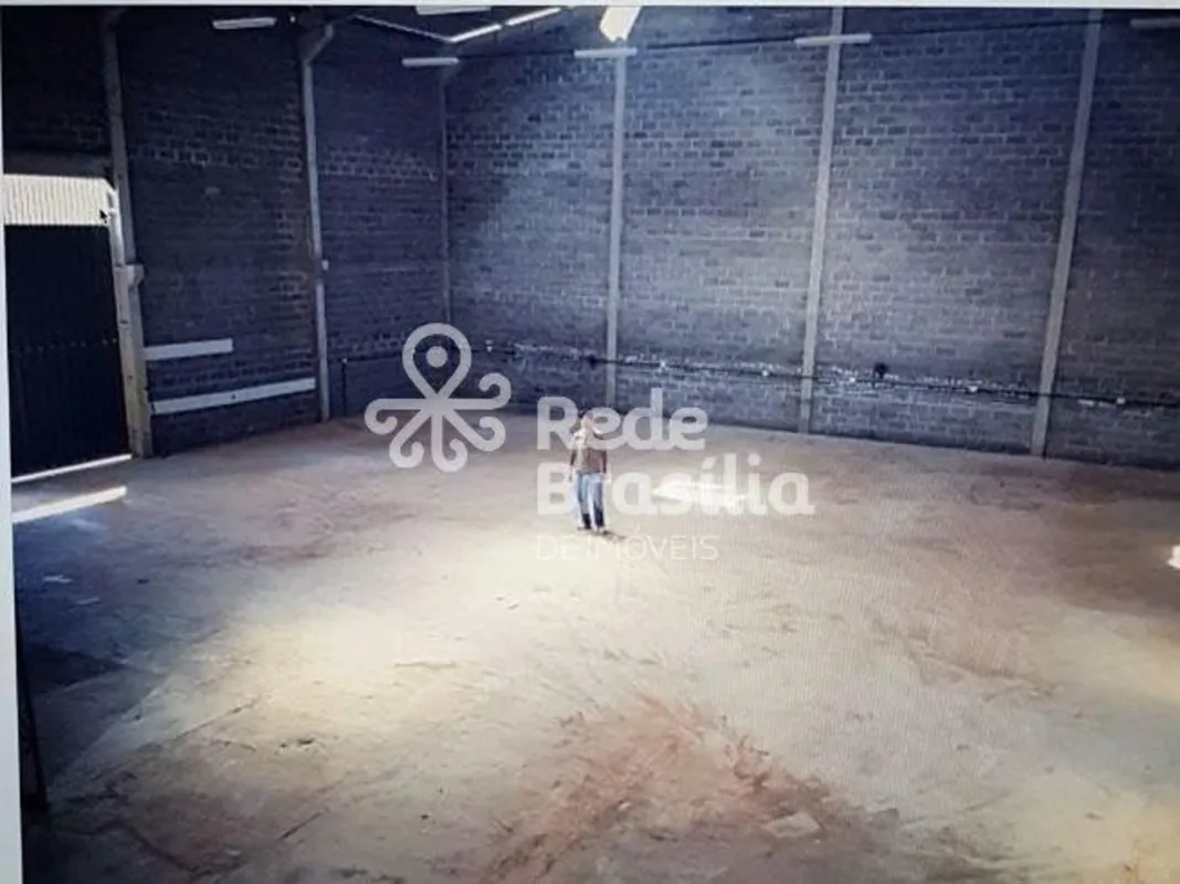 Excelente oportunidade para sua empresa!Galpão com 900m² de área construída (fec...