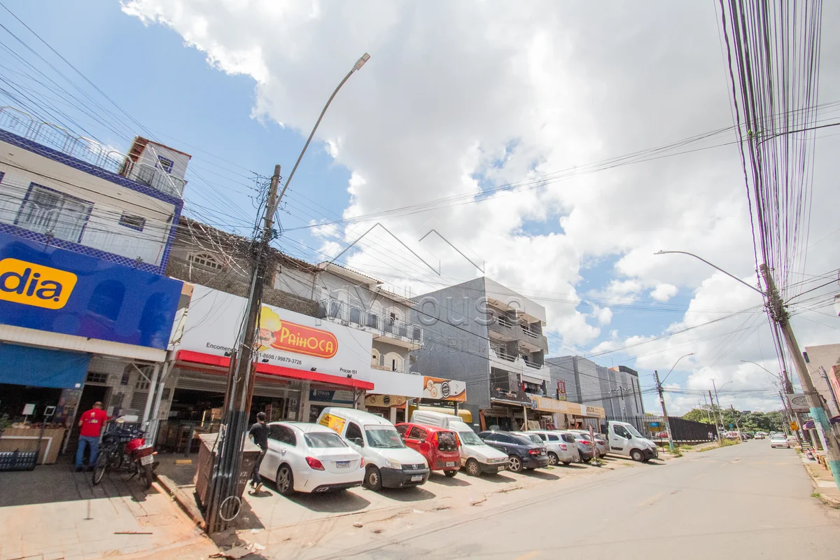 Excelente investimento na QE 38, conjunto L na avenida principal com loja e apar...