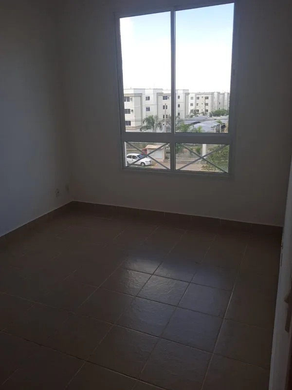 Apartamento possui 2/4;Apartamento possui box;Apartamento está no 3º andar;Área ...