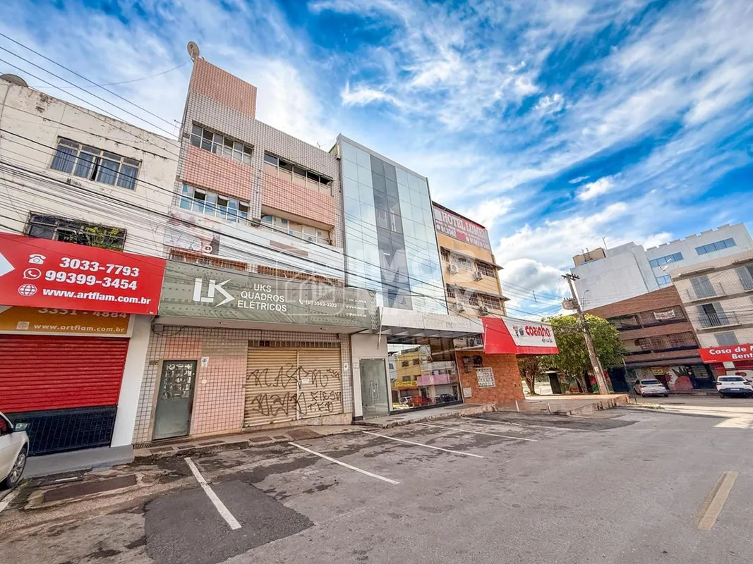 Vende  sala comercial  andar inteiro comercial ou residencial  Área total 130 M2...