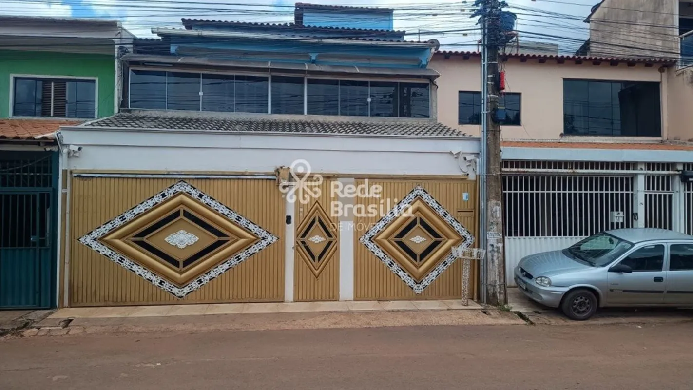 Sobrado na QR 210 - Segurança e conforto Este é o imóvel ideal para quem não abr...