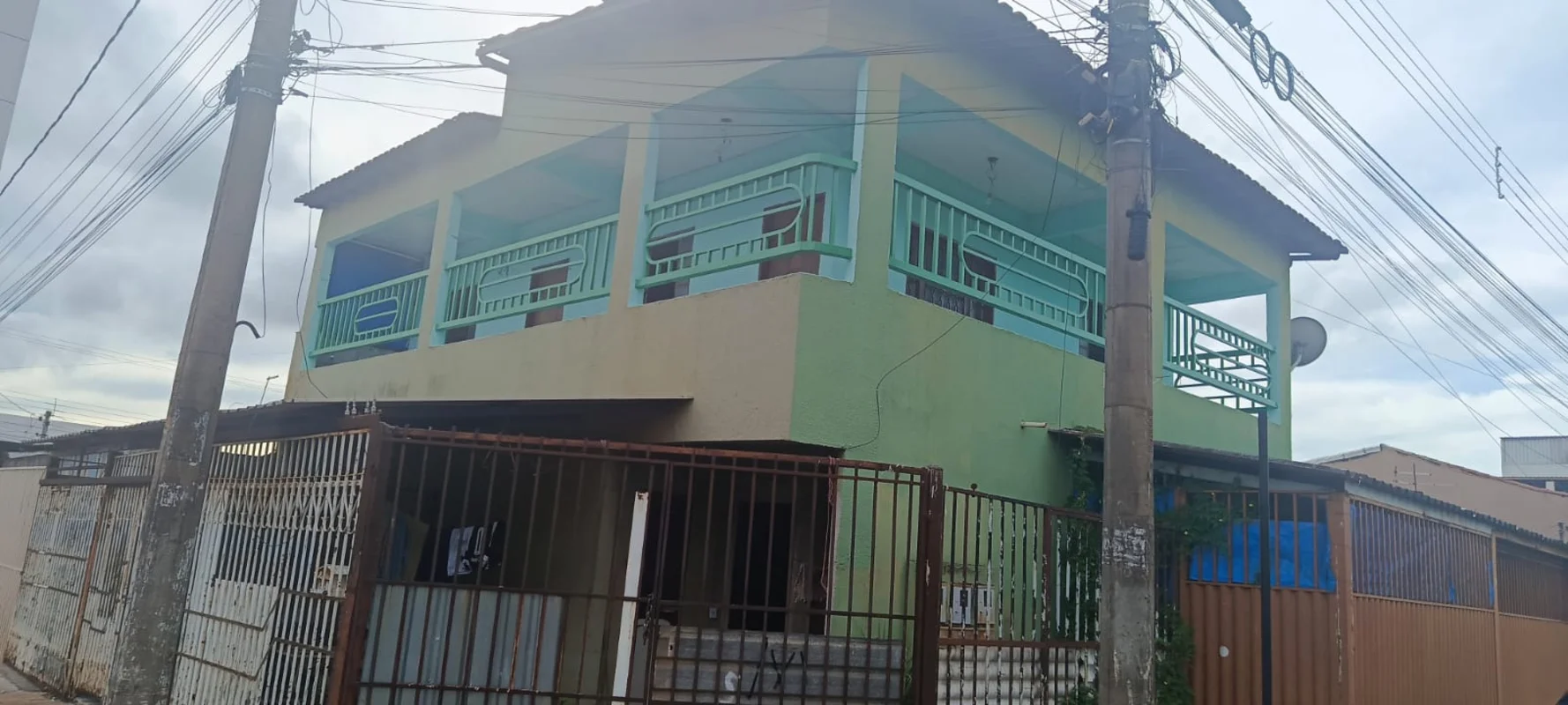 DALEPRANE INTELIGÊNCIA IMOBILIÁRIA VENDESobrado com 3 Moradias – A 100 metros da...