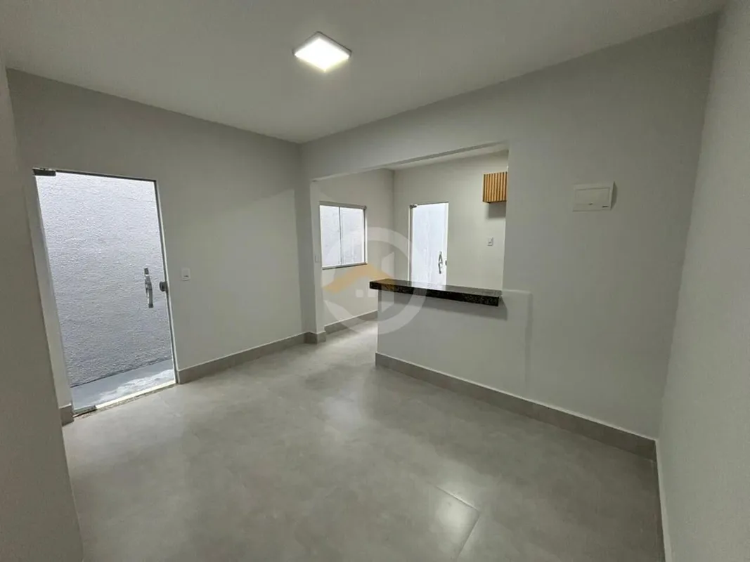 Casa residencial de 2 quartos sendo 1 suíte no setor Santa Fé divisa com forte V...