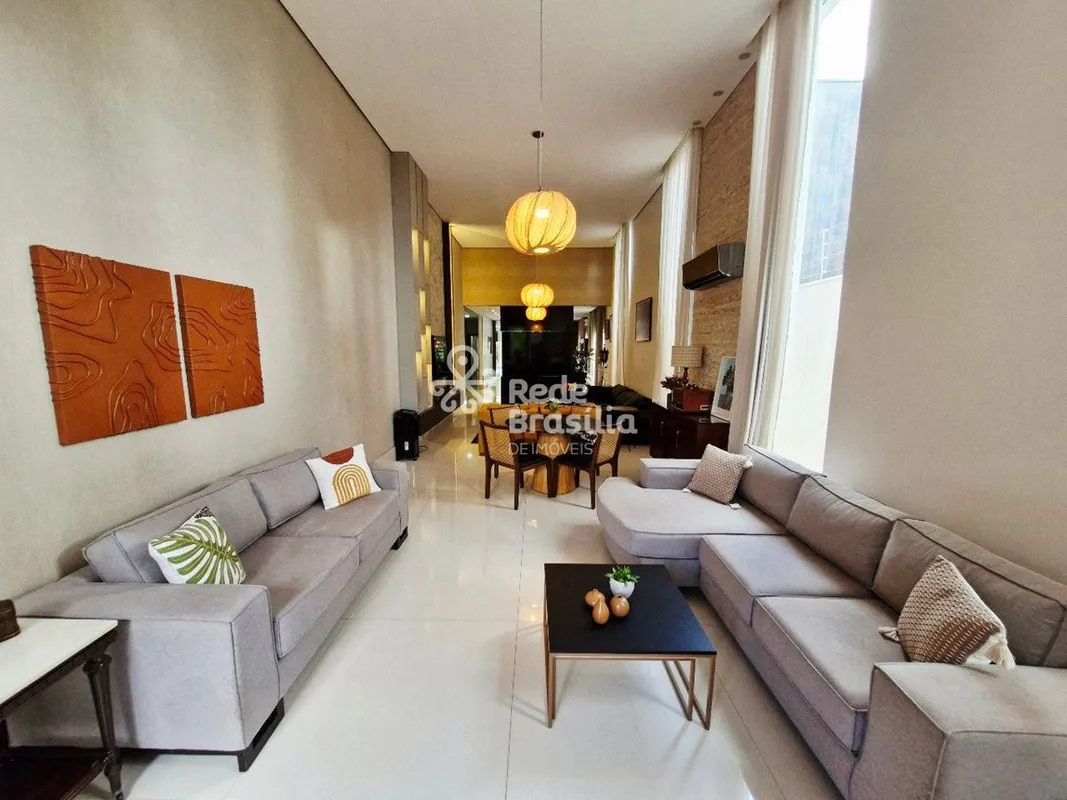 Venha conhecer essa bela casa que combina modernidade e aconchego para você e su...
