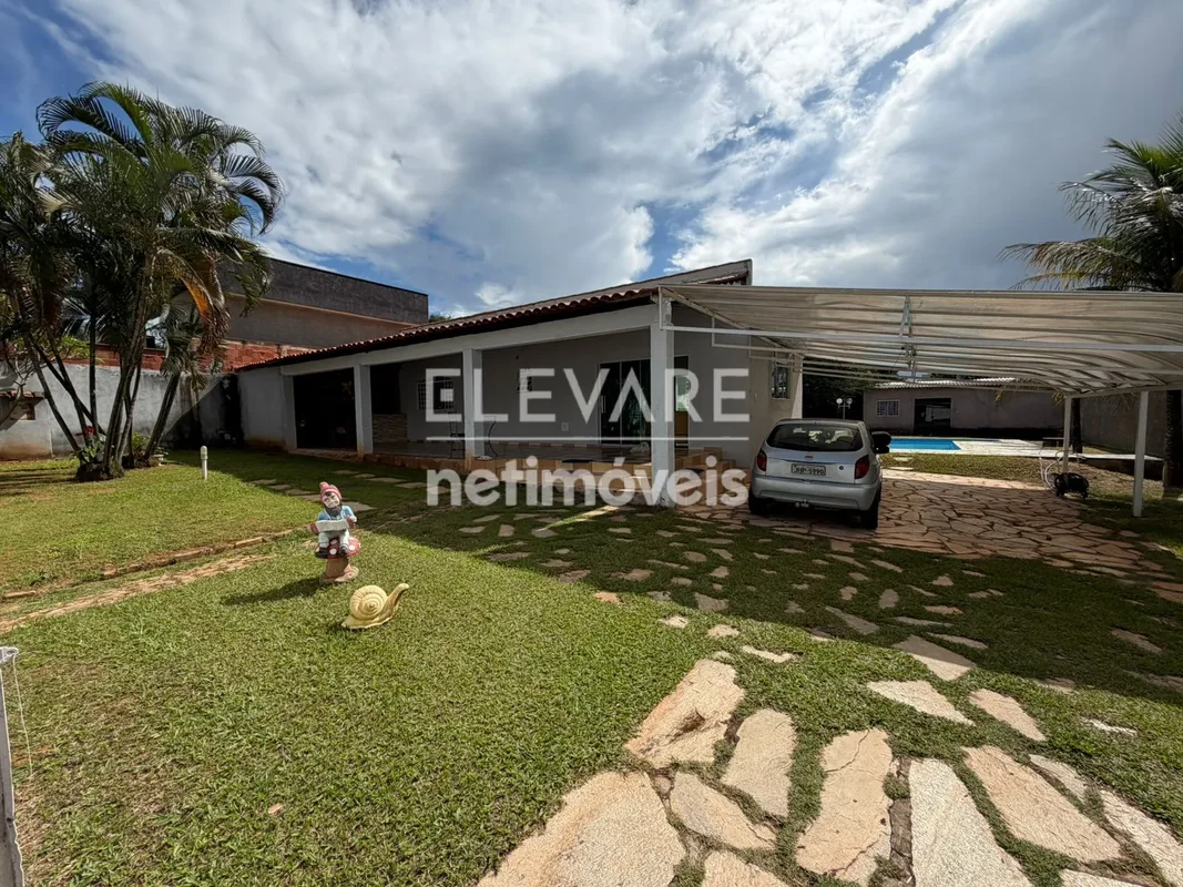 Excelente casa no Condominio Entre Lagos em Sobradinho.Com 350m², é composta de:...