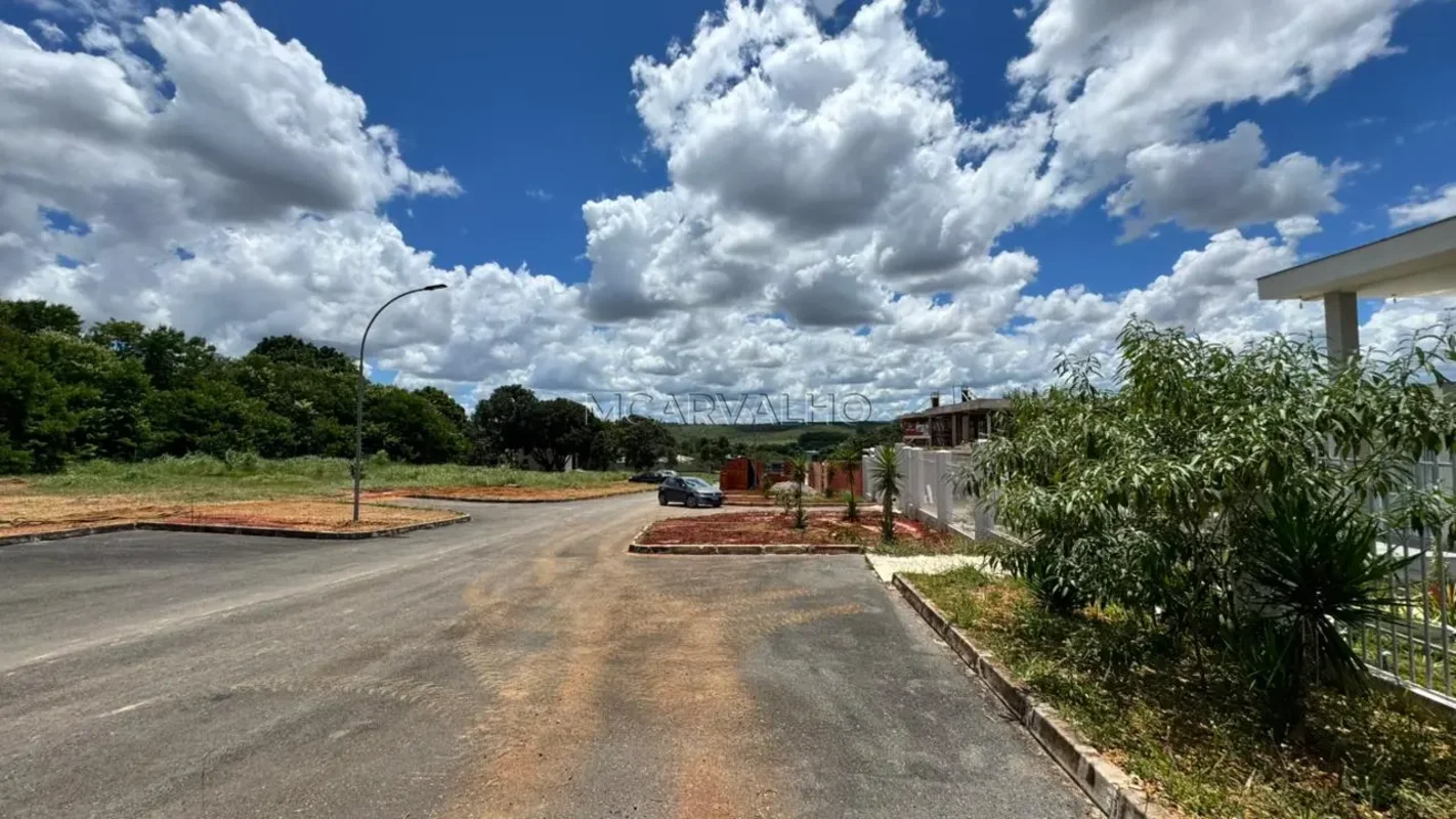 Terreno Premium de 2.500 m² (área total) bem posicionado em condomínio.Oportunid...