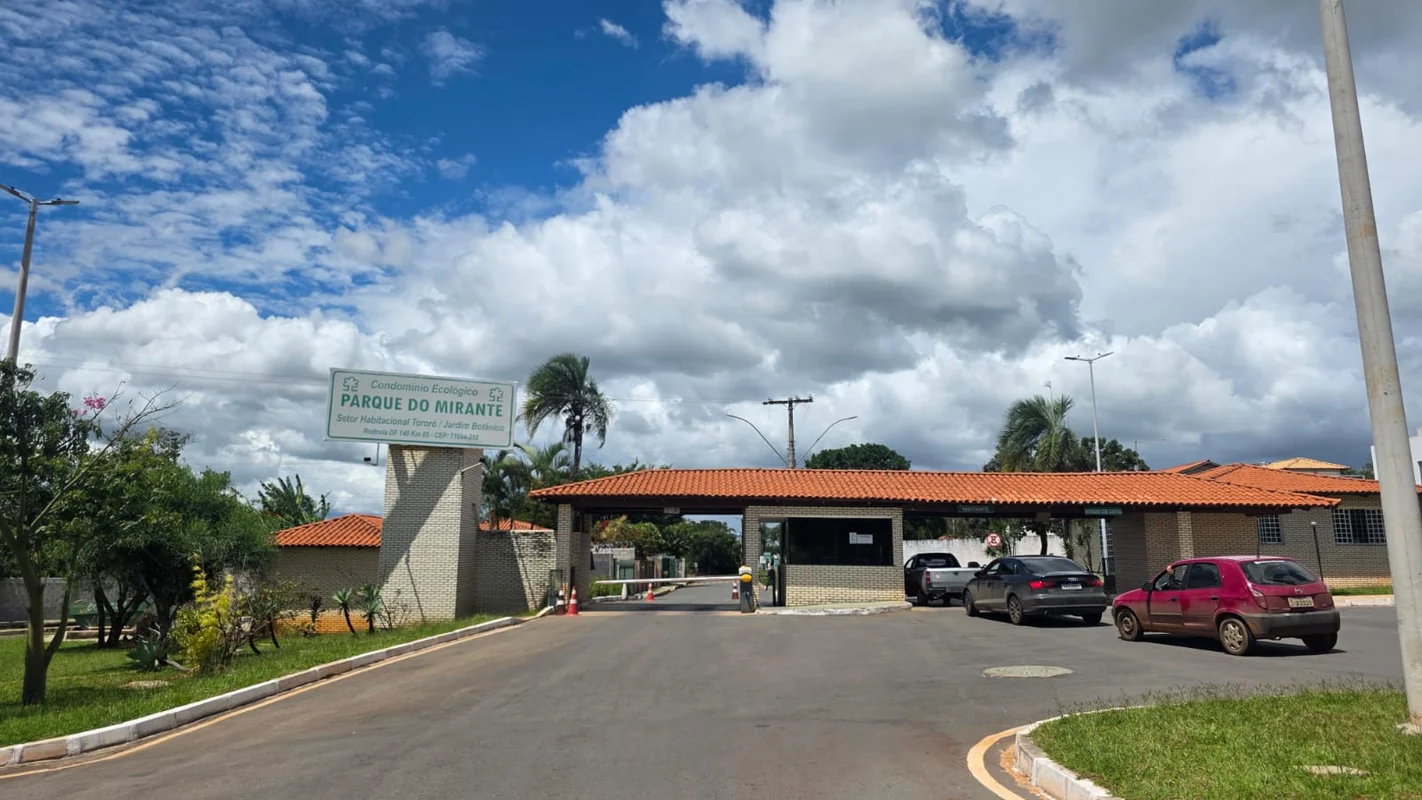 Vendo excelente casa no Condomínio Ecológico Parque do Mirante!Casa térrea, ampl...